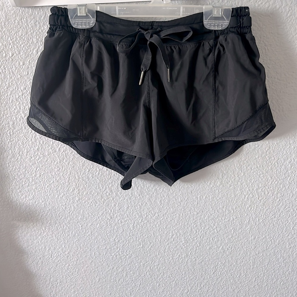 Lululemon Hottie Hot shorts Low rise 2.5”